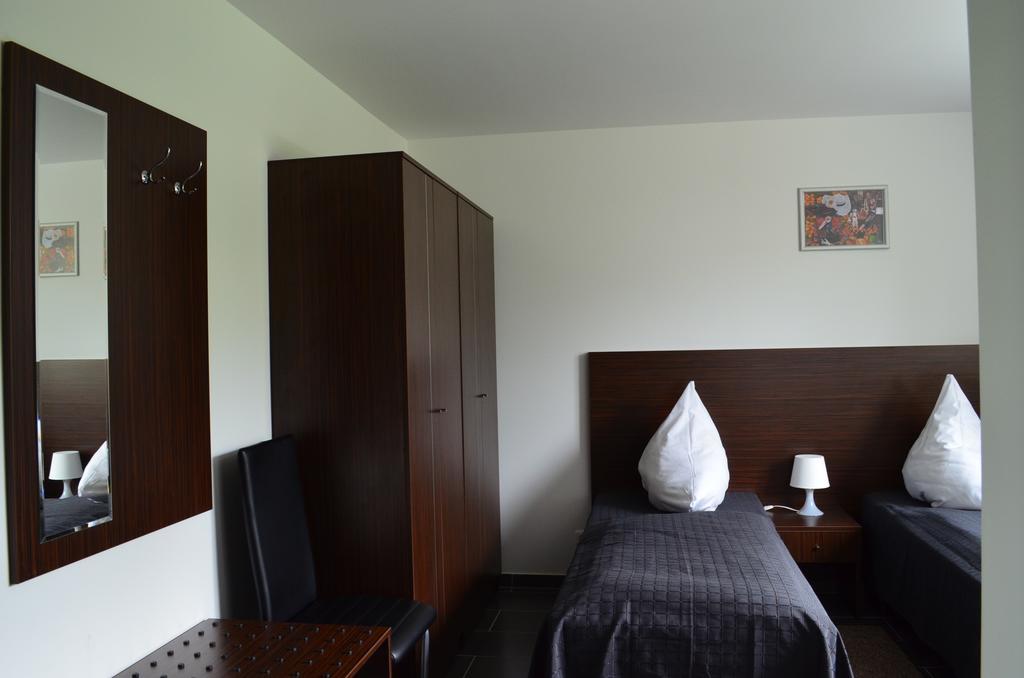 Zwei Raben Pension Maguncia Exterior foto